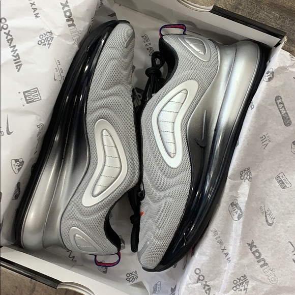 NIKE AIR MAX 720 WMNS - Picture 4 of 16